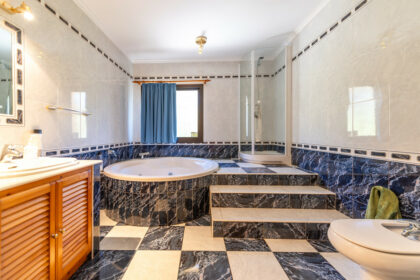 55e8d3c4d876d9abb8d9e8eaed192d34 - 20