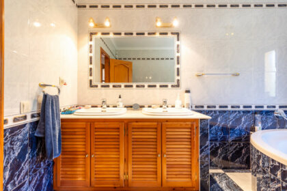 55e8d3c4d876d9abb8d9e8eaed192d34 - 21