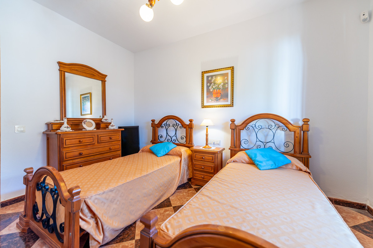 55e8d3c4d876d9abb8d9e8eaed192d34 - 22