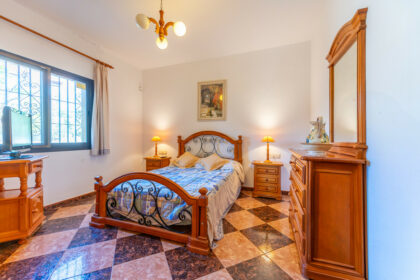 55e8d3c4d876d9abb8d9e8eaed192d34 - 23