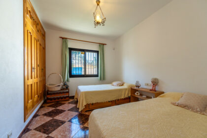 55e8d3c4d876d9abb8d9e8eaed192d34 - 27