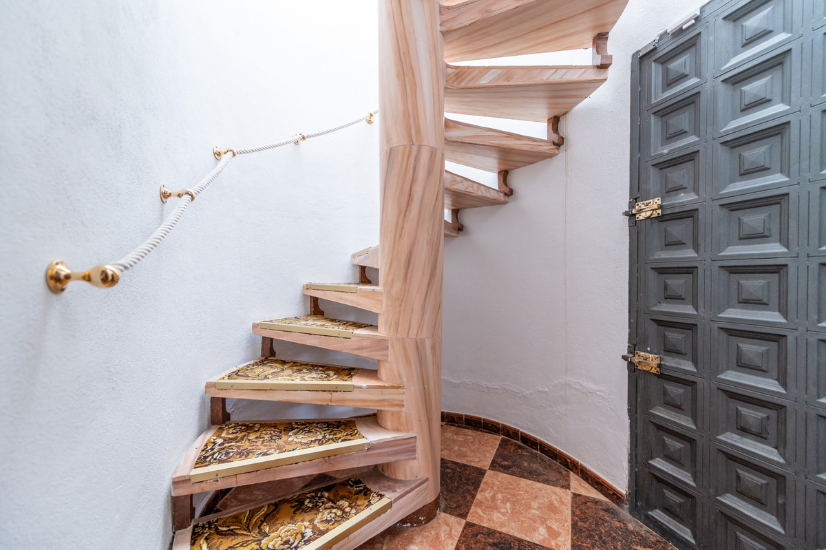 55e8d3c4d876d9abb8d9e8eaed192d34 - 28