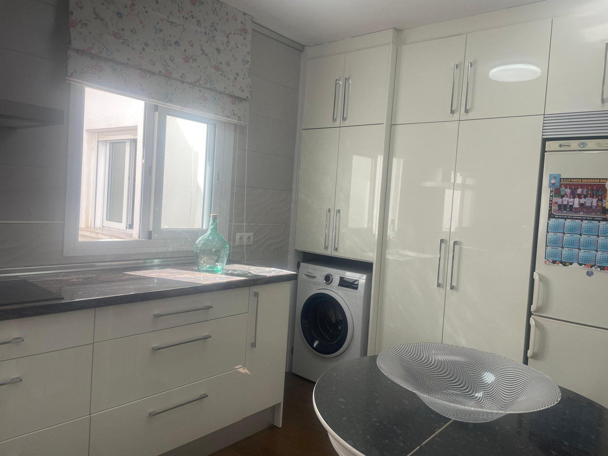 57ad1f67dbc6c3820da5d516b4b085ca - 12