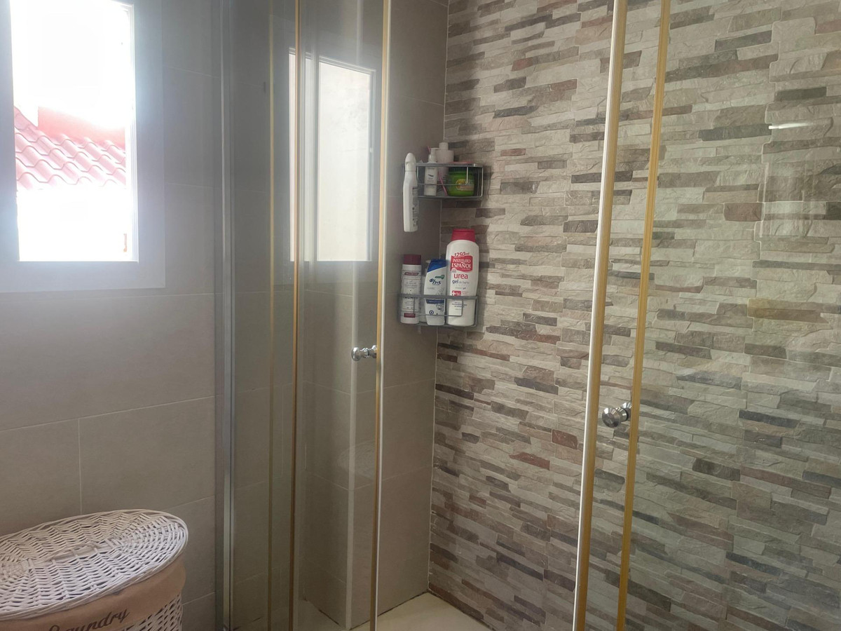 57ad1f67dbc6c3820da5d516b4b085ca - 23