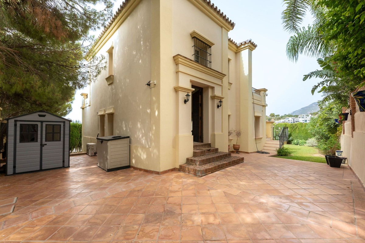 5838c6b81e747c96e993f72010d45329 - 1