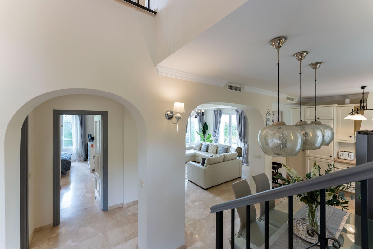 5838c6b81e747c96e993f72010d45329 - 19