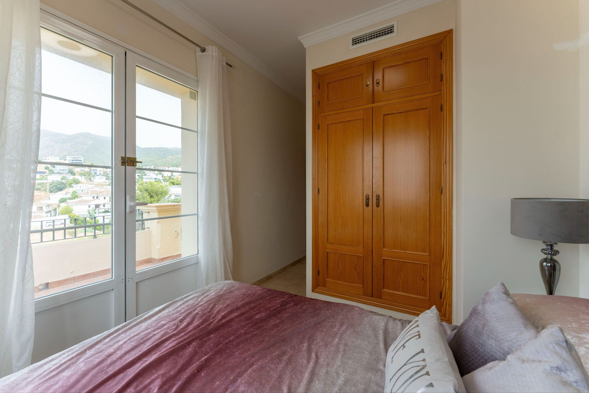 5838c6b81e747c96e993f72010d45329 - 27