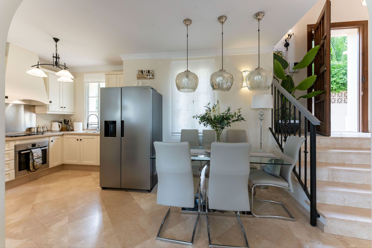 5838c6b81e747c96e993f72010d45329 - 9