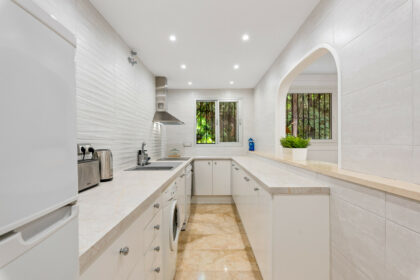 585b4f95e23a6575ac39eb3c08e8db3e - 24