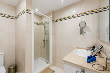 585b4f95e23a6575ac39eb3c08e8db3e - 30