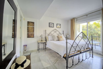 59adf5b75bbecb543ea0d1b3f6880c2f - 18