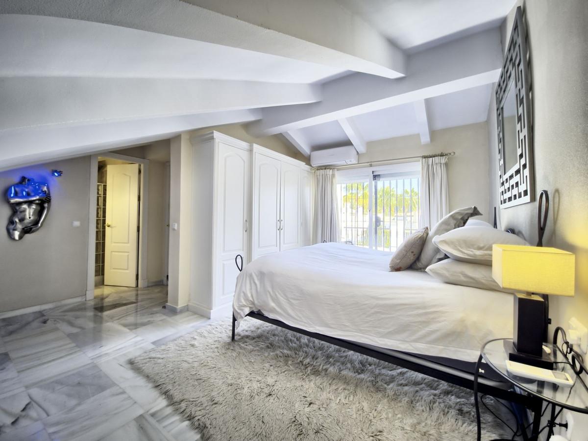 59adf5b75bbecb543ea0d1b3f6880c2f - 33