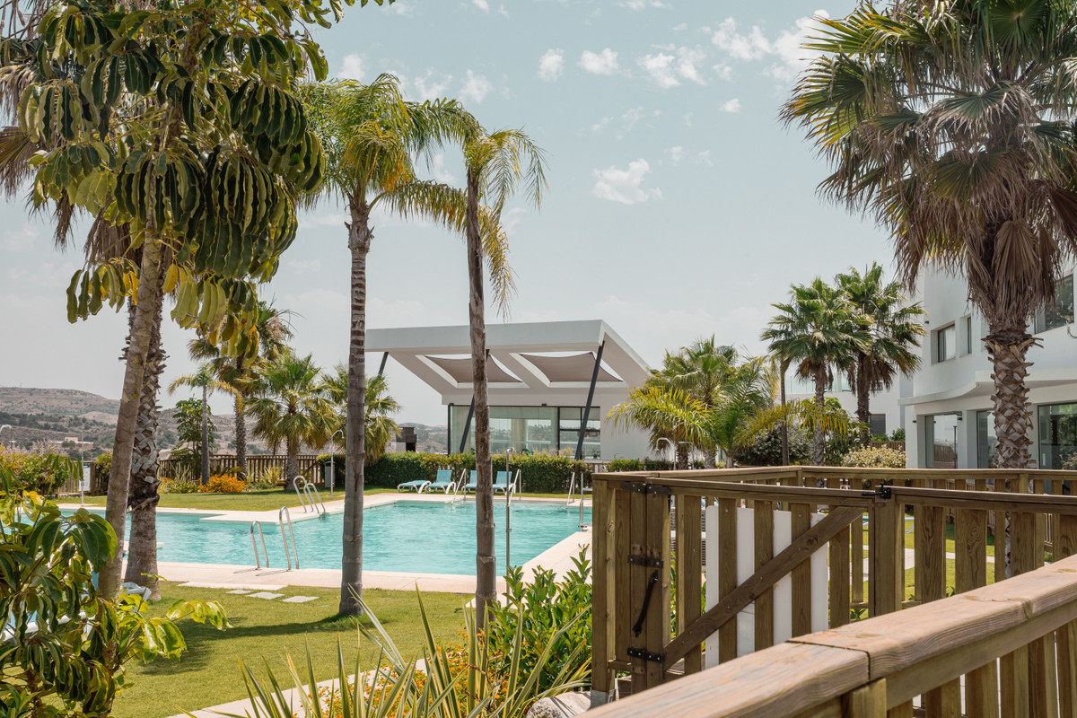 5a33bb469e6742f6cb649feea9f8b1c9 - 1