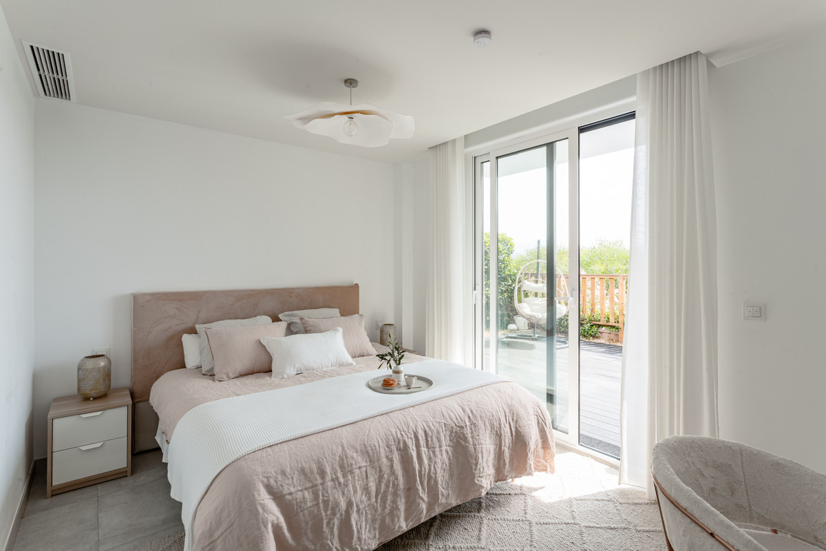 5a33bb469e6742f6cb649feea9f8b1c9 - 10