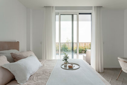 5a33bb469e6742f6cb649feea9f8b1c9 - 12