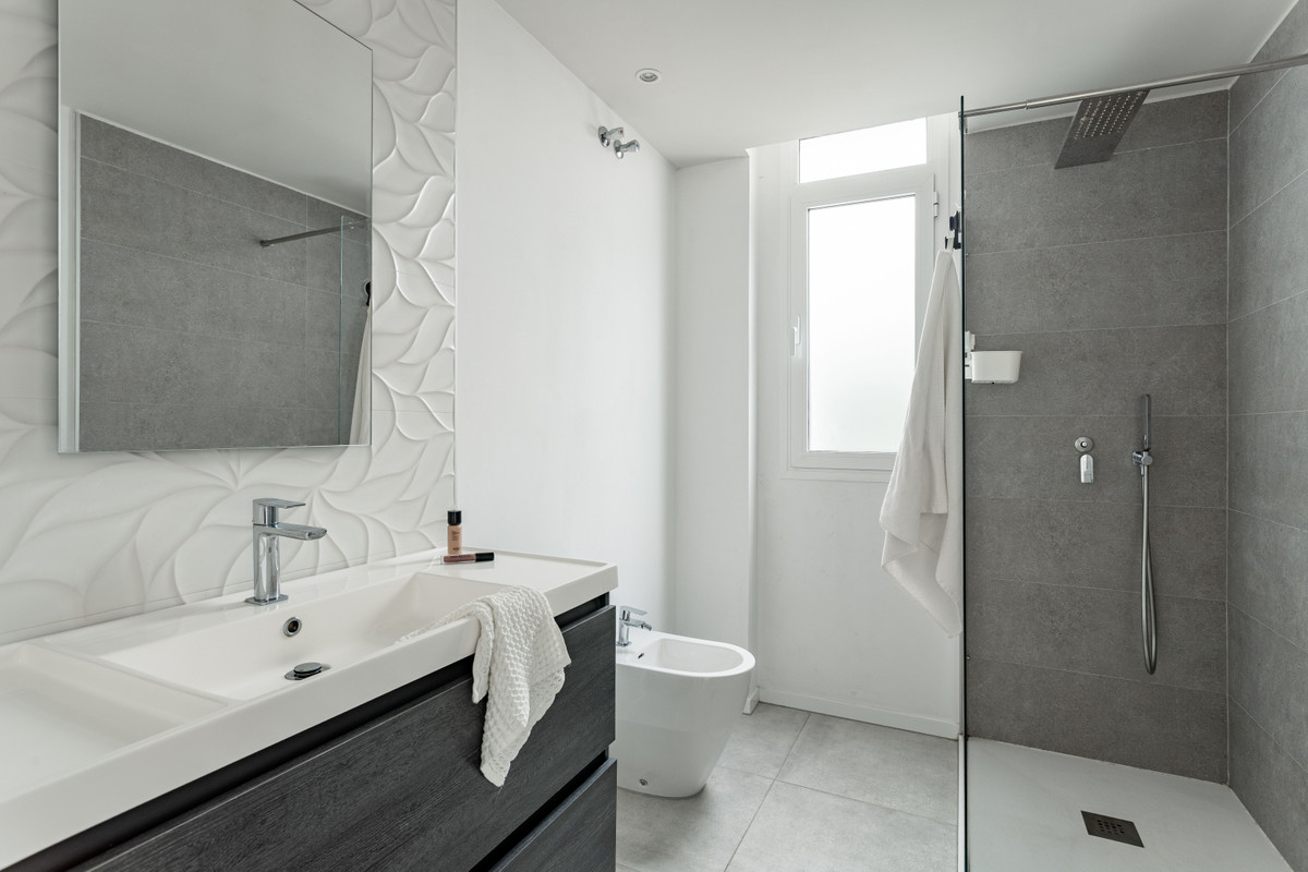 5a33bb469e6742f6cb649feea9f8b1c9 - 14