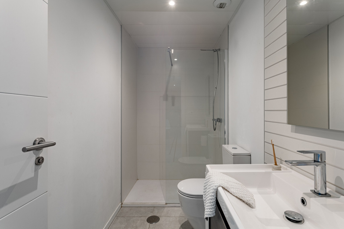 5a33bb469e6742f6cb649feea9f8b1c9 - 19