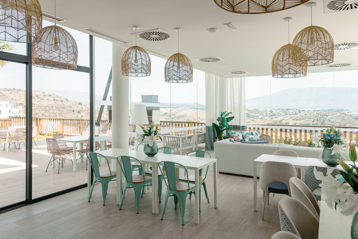 5a33bb469e6742f6cb649feea9f8b1c9 - 30