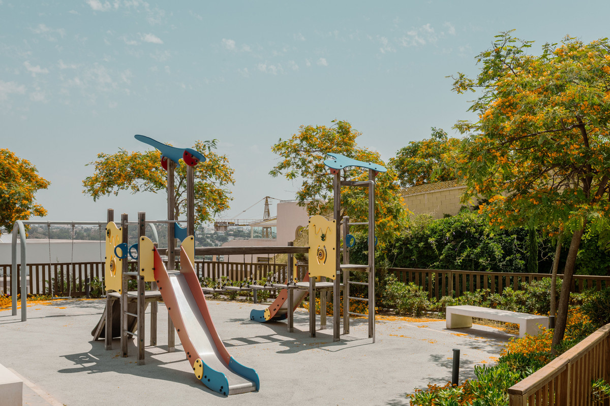 5a33bb469e6742f6cb649feea9f8b1c9 - 35