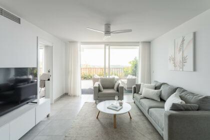 5a33bb469e6742f6cb649feea9f8b1c9 - 4