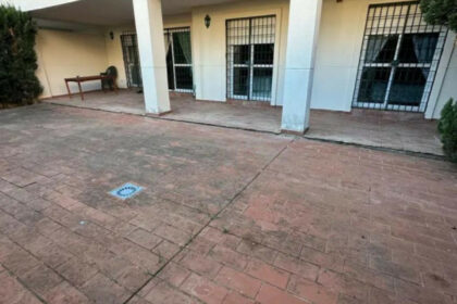 5c49ecc42ae72538d67129914061f180 - 1