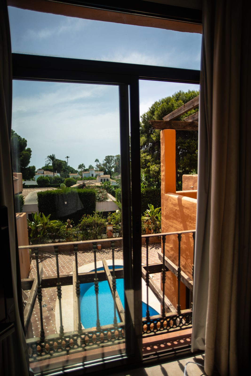 5e0935f24d6bfd2eb4b0575db7dc00b9 - 10