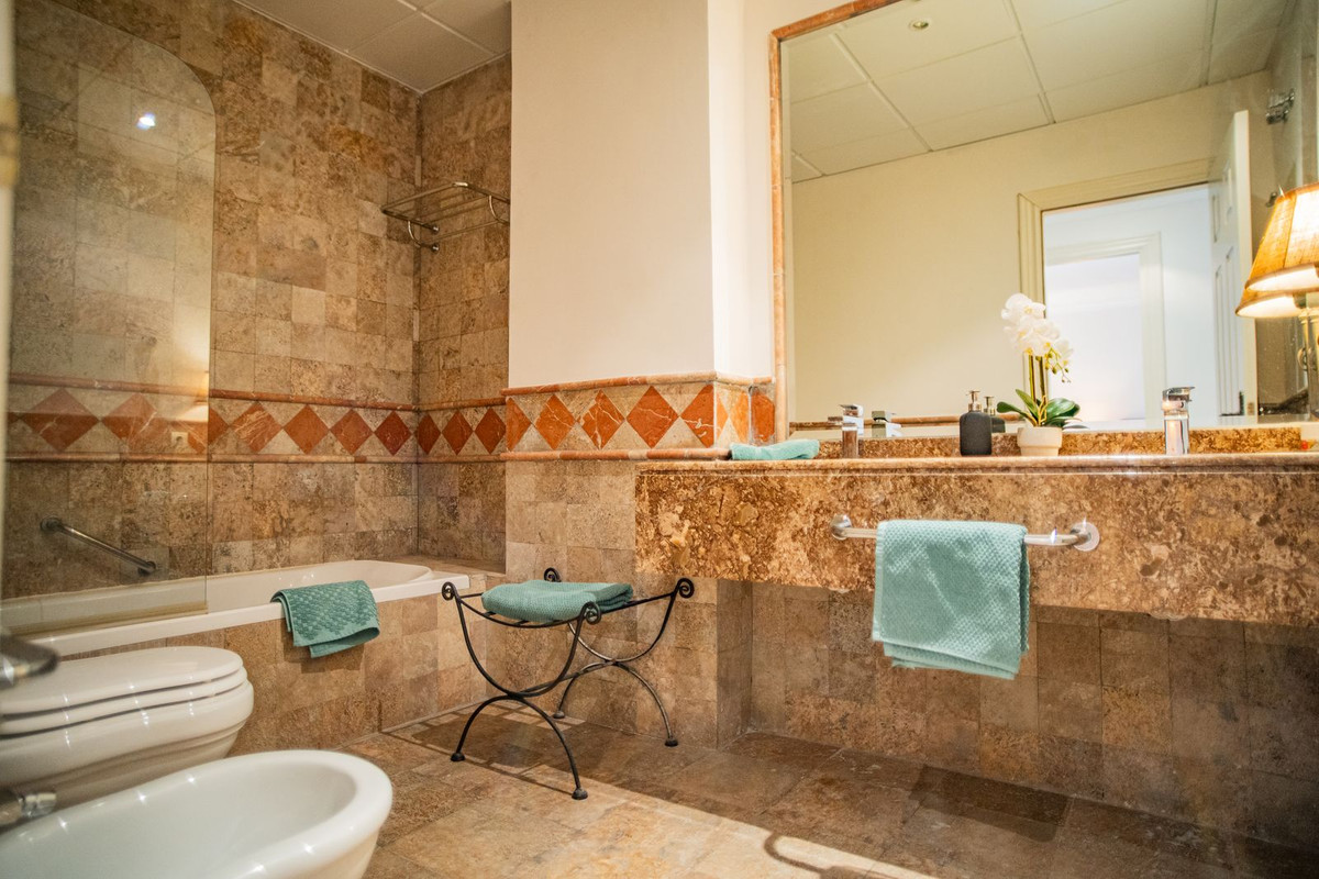 5e0935f24d6bfd2eb4b0575db7dc00b9 - 18