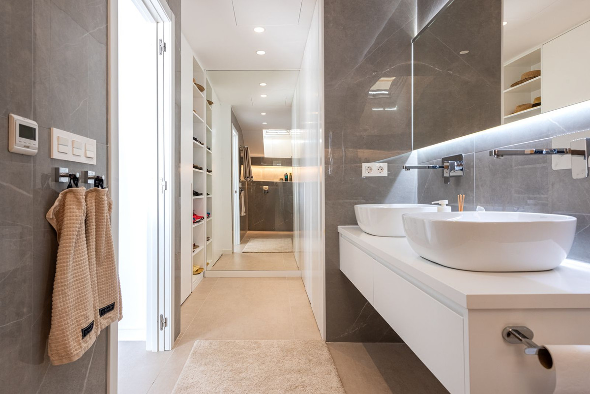 5f7eee65fa3a21d074bb459cb303301c - 20