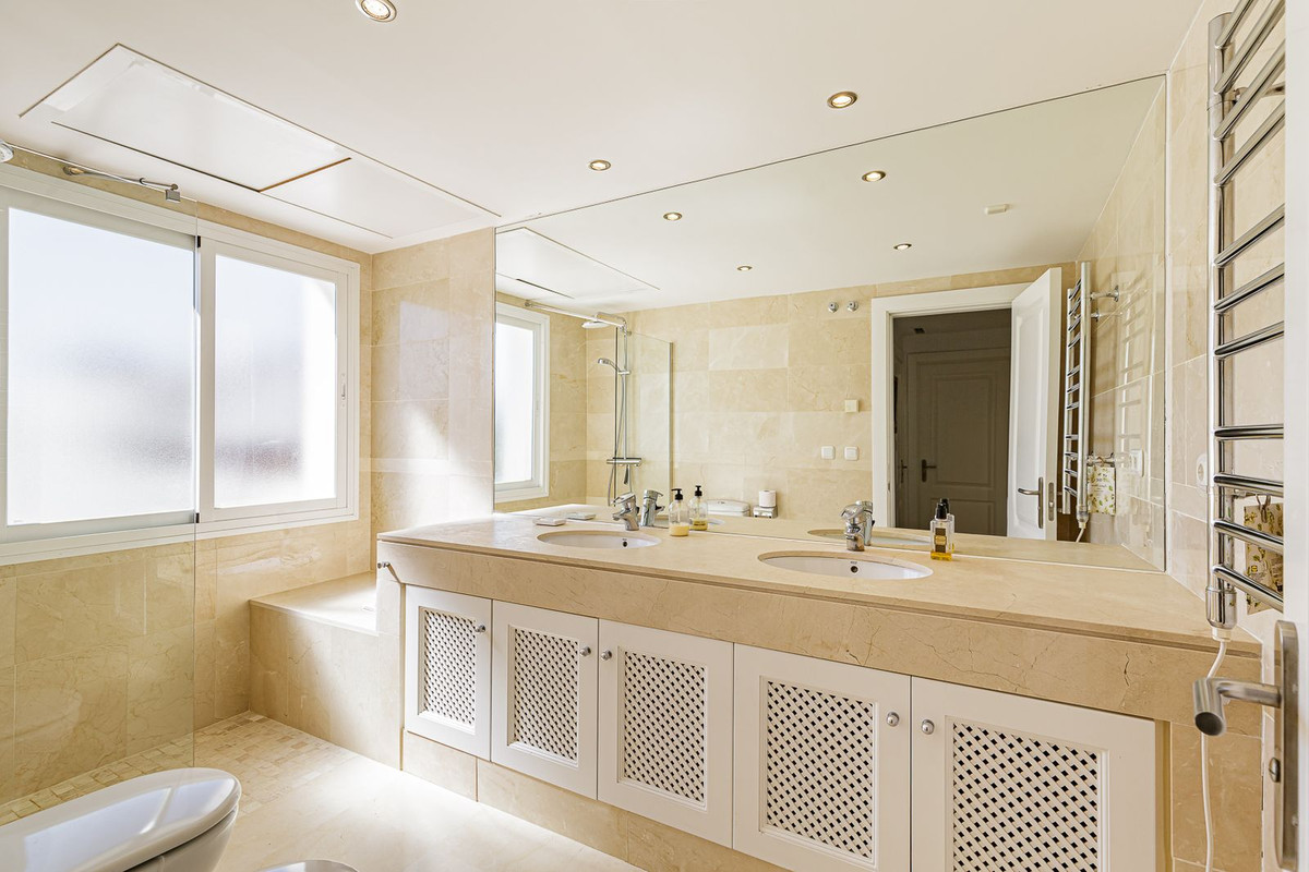 61bdb4f5e6780d71d2fbd35cbe6aac4c - 12