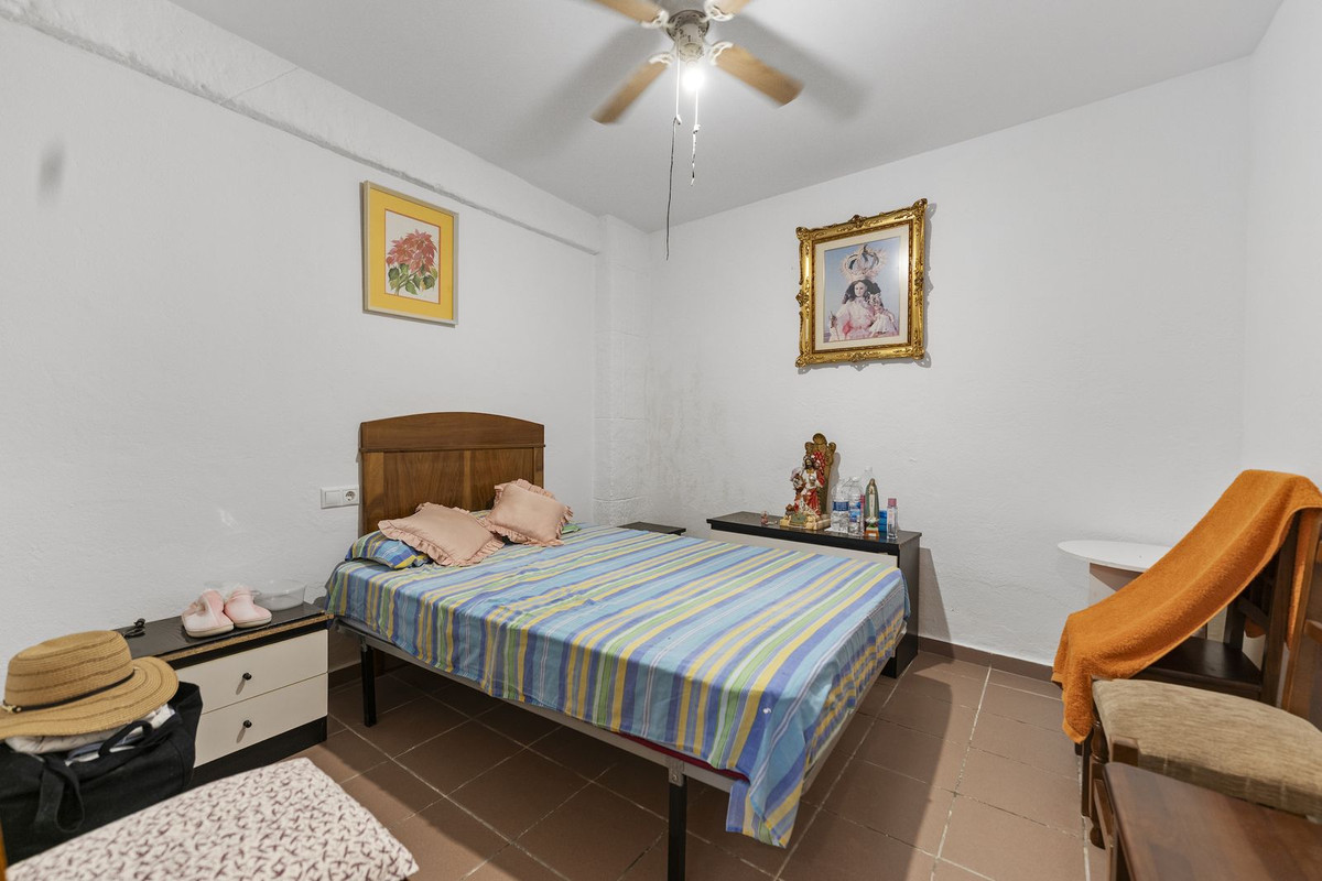 6226bd6c61274c5bfafc2fd275bd6c0a - 11