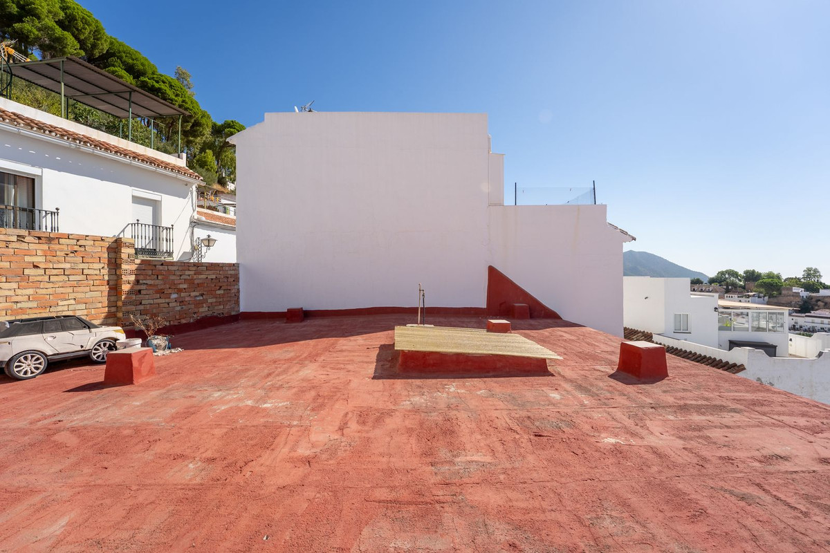 6226bd6c61274c5bfafc2fd275bd6c0a - 24