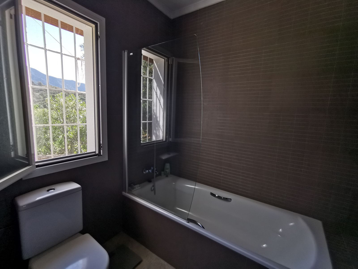 63e51f60becebf479faf4ecf0b363d0b - 12