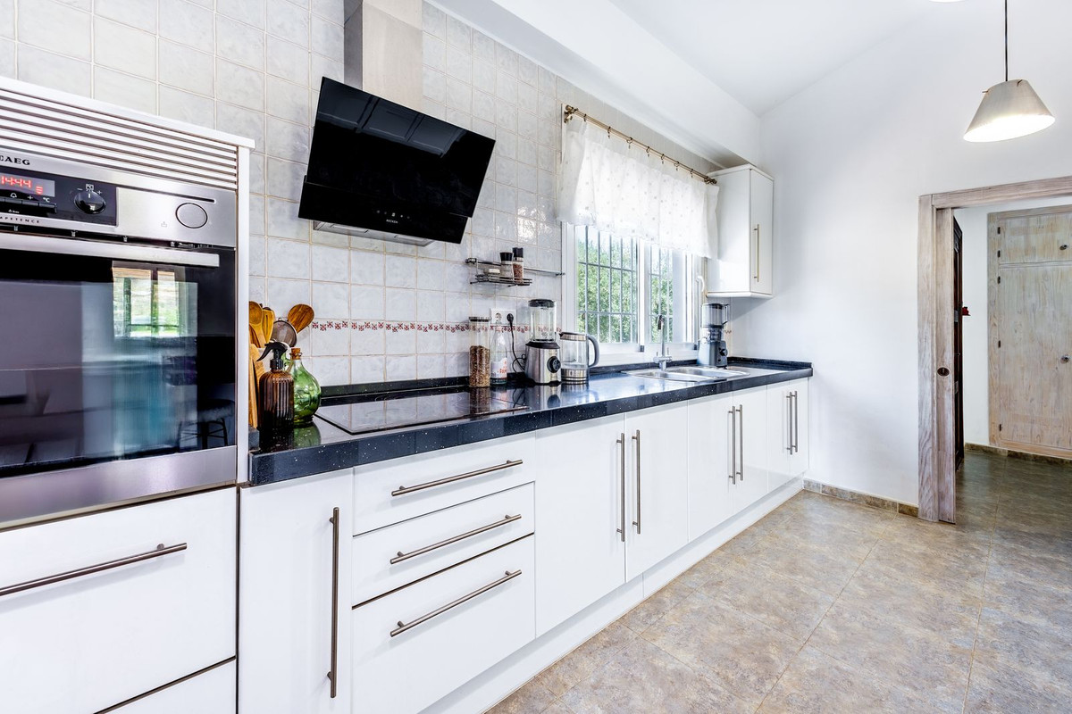 63e51f60becebf479faf4ecf0b363d0b - 9