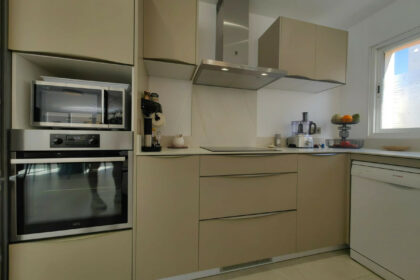 647451a8c86b0936ebcdb9c85461e58b - 18