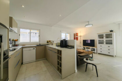 647451a8c86b0936ebcdb9c85461e58b - 21