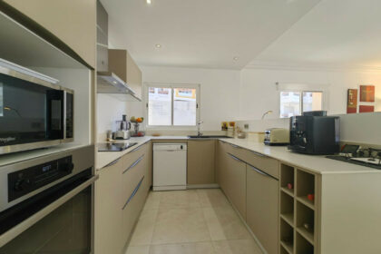 647451a8c86b0936ebcdb9c85461e58b - 4