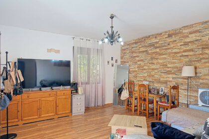 65fa2ec03dbb6003629ea16bd4abbdd0 - 9