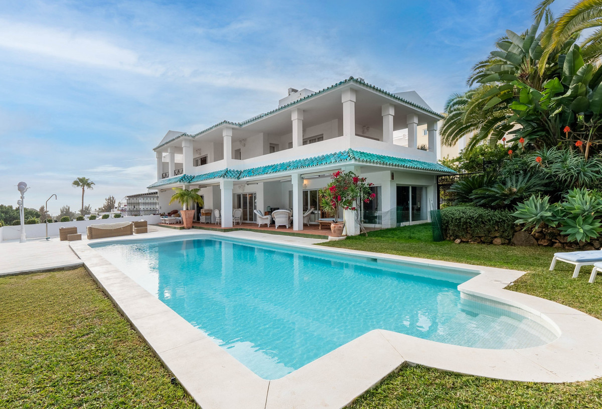 6702e0cb13c59b9a3c3418259512a4ef - 1