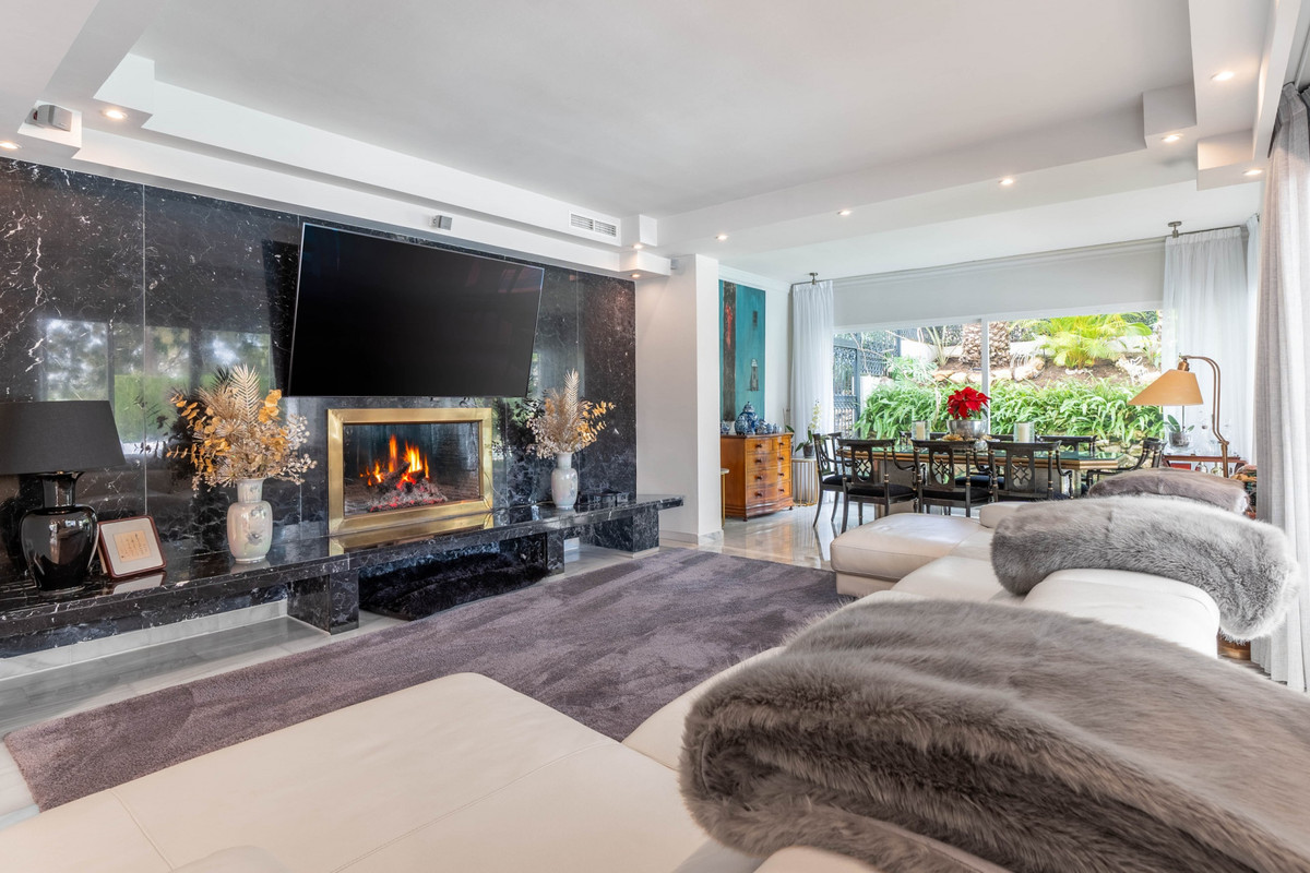 6702e0cb13c59b9a3c3418259512a4ef - 5