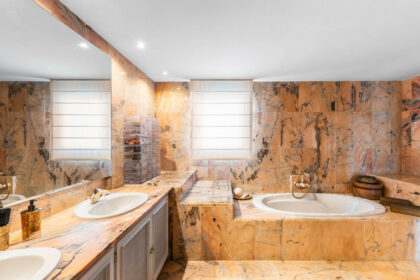 6702e0cb13c59b9a3c3418259512a4ef - 9