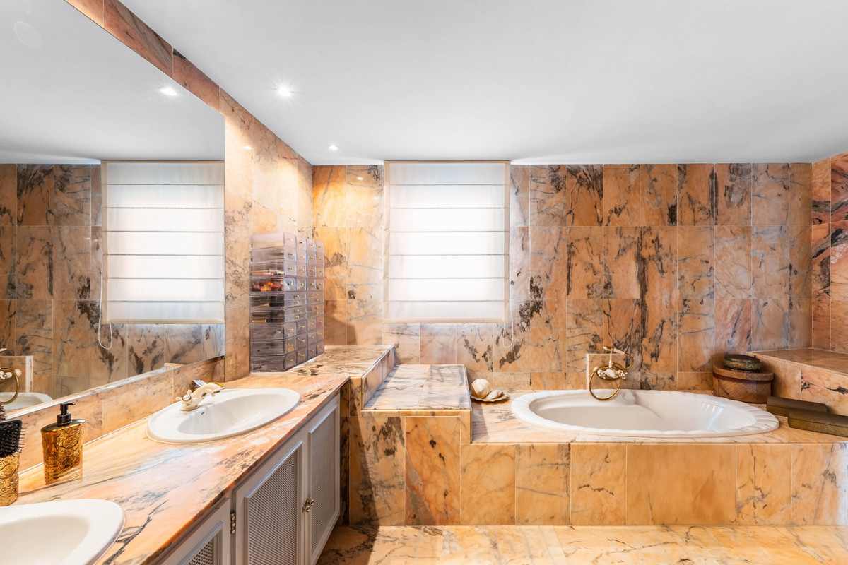 6702e0cb13c59b9a3c3418259512a4ef - 9