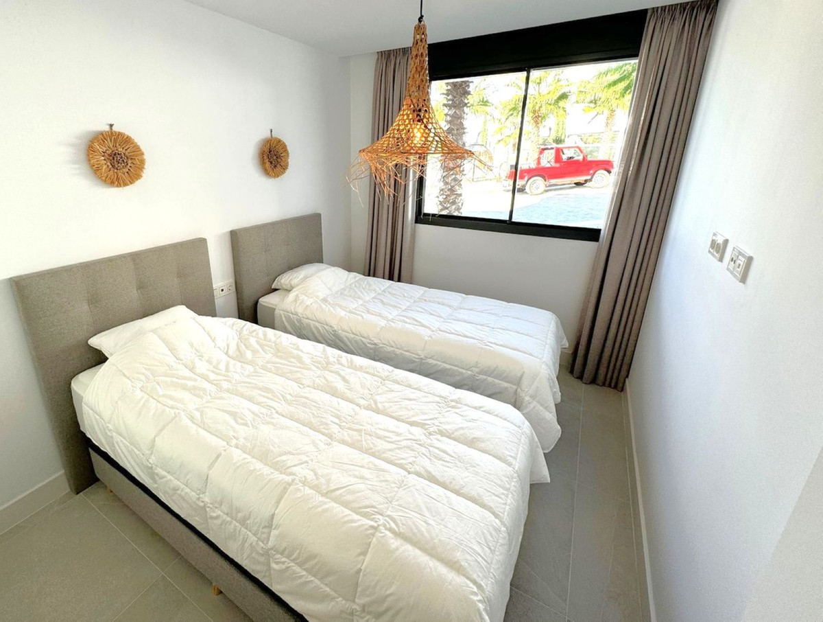 67836b483f921591f6c3abf1eb261a3e - 12