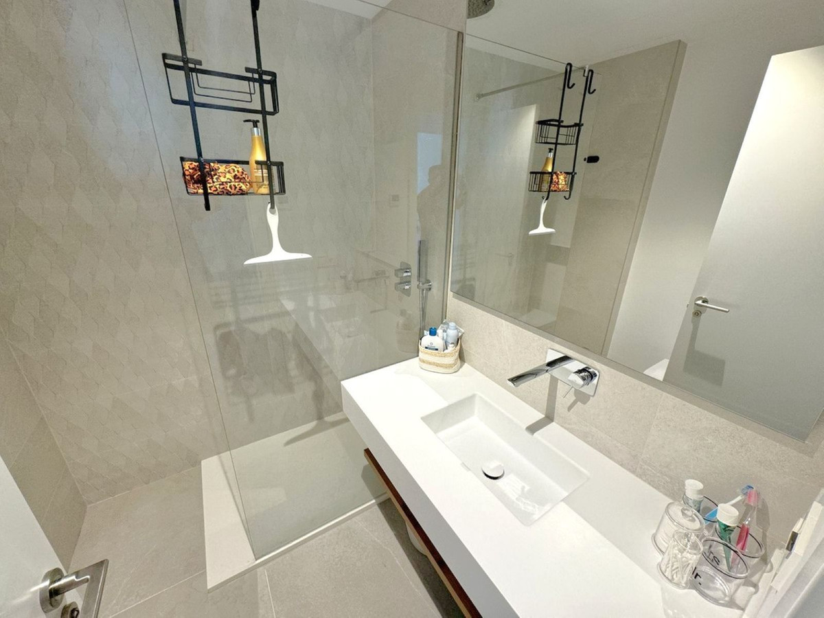 67836b483f921591f6c3abf1eb261a3e - 16