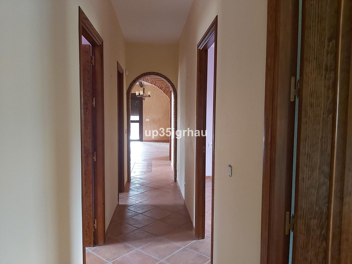 682e008c094e7ac6eb07dbb355572372 - 12