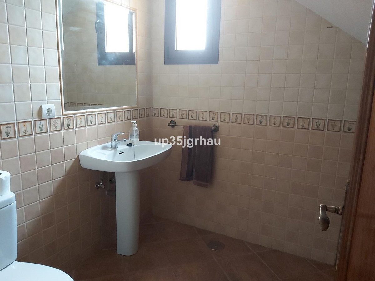 682e008c094e7ac6eb07dbb355572372 - 16