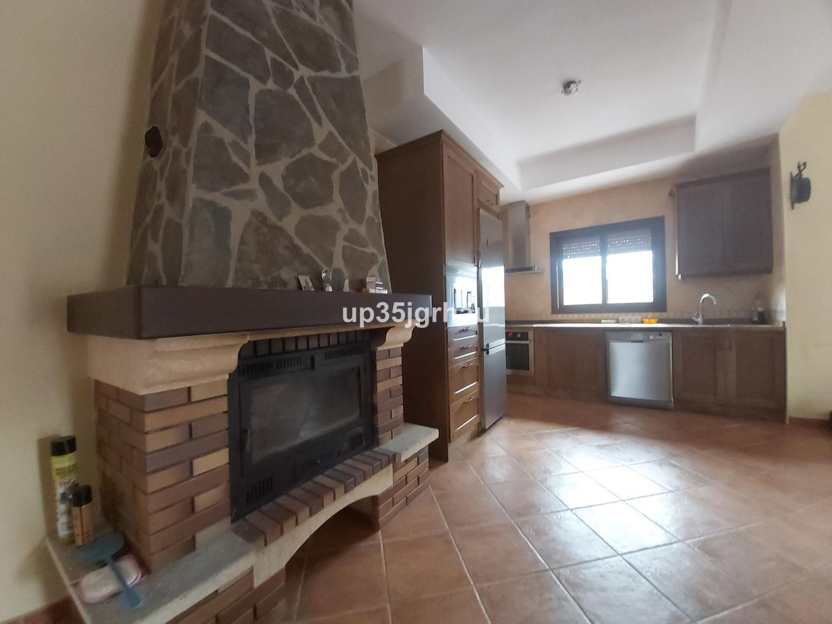 682e008c094e7ac6eb07dbb355572372 - 21