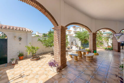 68445b3f981b7a576ea5b38097f10b62 - 12