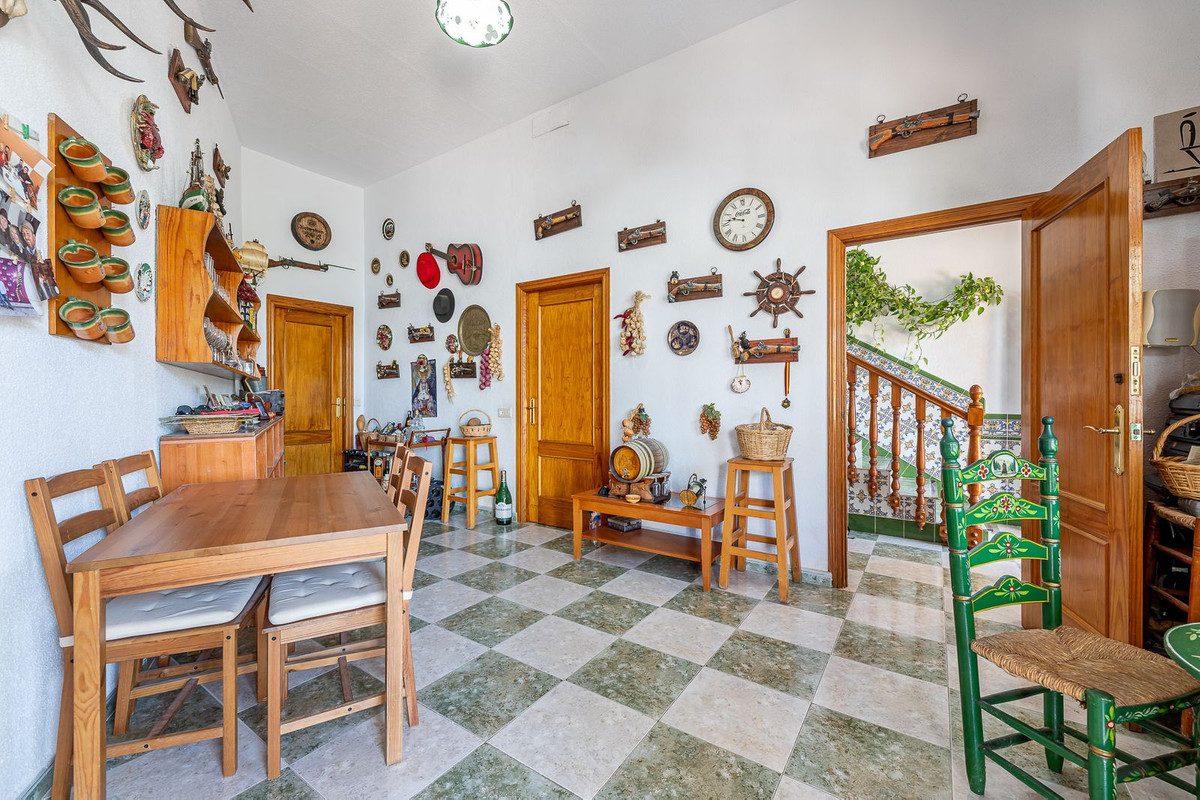 68445b3f981b7a576ea5b38097f10b62 - 13