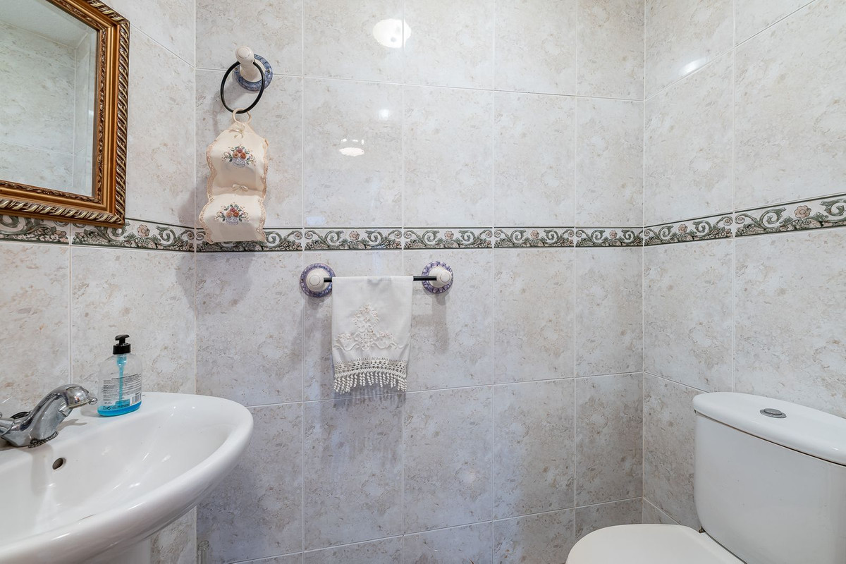 68445b3f981b7a576ea5b38097f10b62 - 24