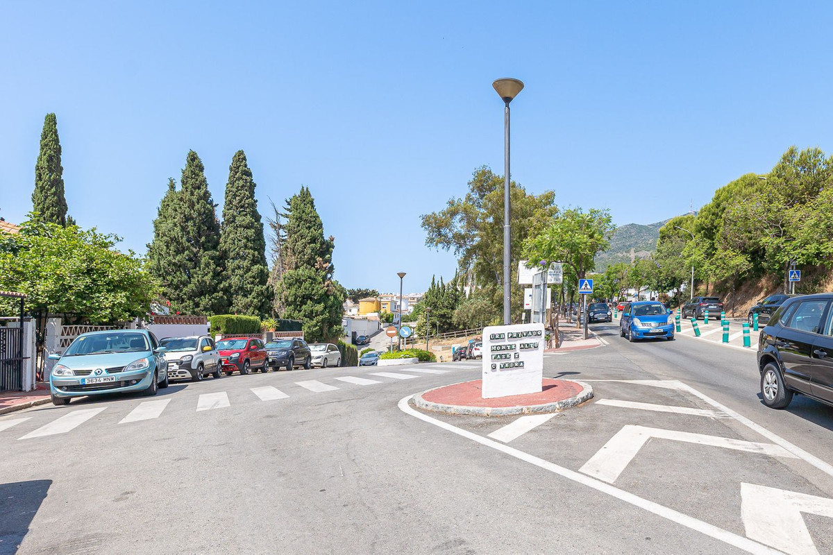 68445b3f981b7a576ea5b38097f10b62 - 36